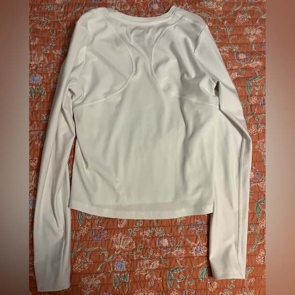 Under armour long sleeve dri fit top - Picture 2 of 2